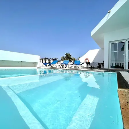 Вилла Estupenda Con Piscina Privada Y Wifi En Пуэрто-Калеро