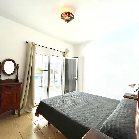 Estupenda Con Piscina Privada Y Wifi En Вилла