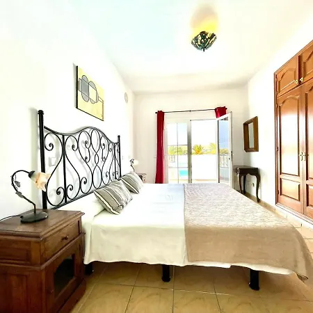 Estupenda Con Piscina Privada Y Wifi En Puerto Calero