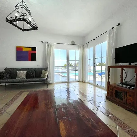 Estupenda Con Piscina Privada Y Wifi En Villa *