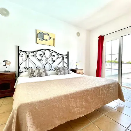 Estupenda Con Piscina Privada Y Wifi En