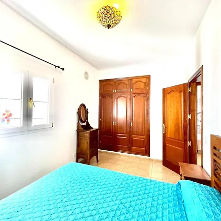 Estupenda Con Piscina Privada Y Wifi En *