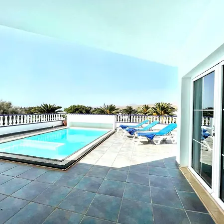 Estupenda Con Piscina Privada Y Wifi En Puerto Calero