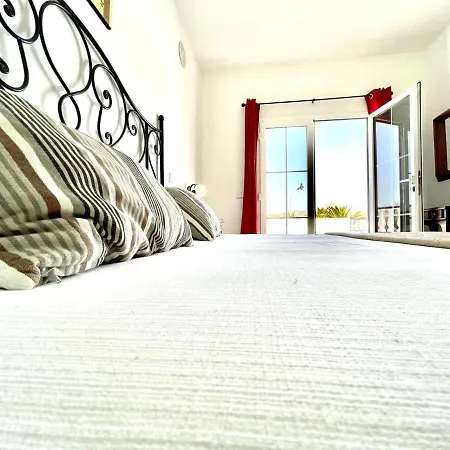 Estupenda Con Piscina Privada Y Wifi En